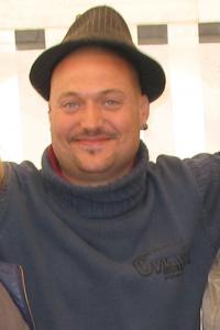 Julien Mickaël (Romain) né sous x en 1981